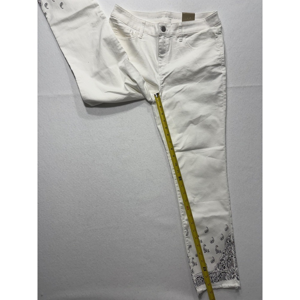 Chico's Womens 6 White Paisley Stretch Girlfriend Slim Ankle Jeans Raw Hem NEW - Picture 10 of 16